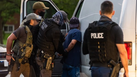 Deportovat všechny cizince? Takhle to dopadá na podnikatele a ekonomiku