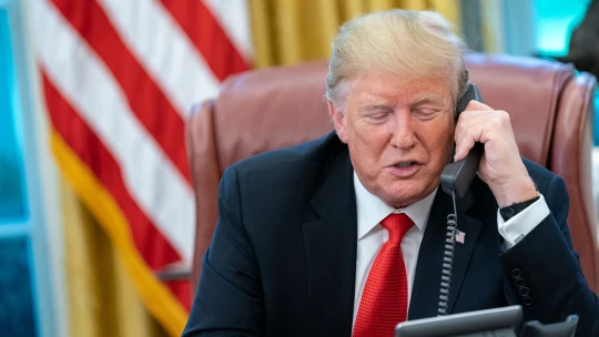 Ranní výběr: Pojďte k&nbsp;nám a&nbsp;nebudete litovat, slibuje Trump investorům