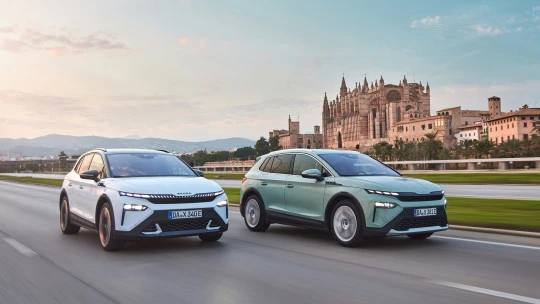 Automobilky v Česku meziročně vyrobily o 7,6 procenta aut méně. Přibylo elektromobilů