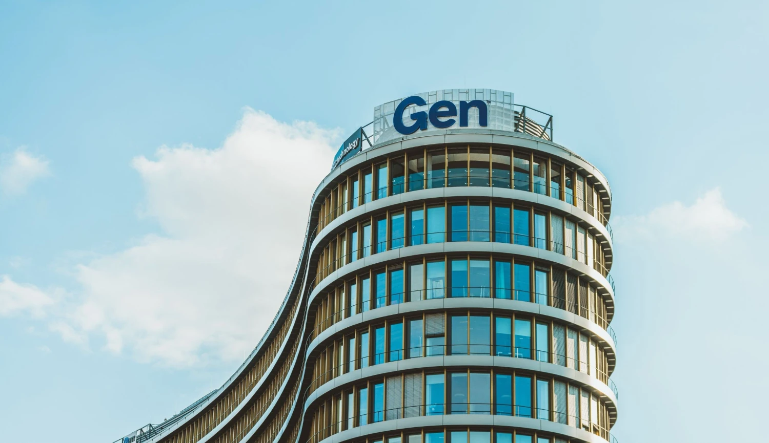 Gen Digital zvýšil zisk téměř o polovinu. Pomohla akvizice i rostoucí zájem o kyberbezpečnost