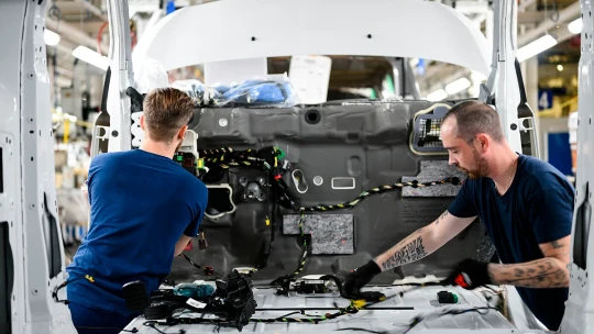 Automobilce Stellantis klesly tržby. Firma kvůli clům stáhla celoroční výhled