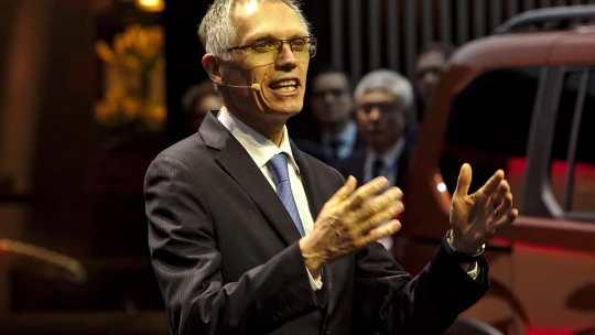 Stellantis předčasně mění ředitele. Z čela koncernu odchází Carlos Tavares