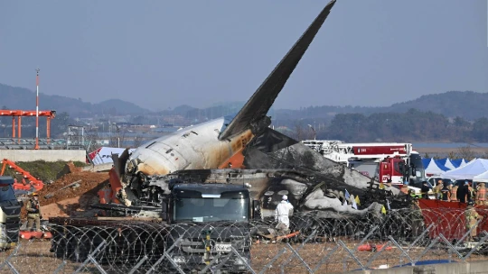 Letecké neštěstí v&nbsp;Jižní Koreji. Černé skříňky přestaly nahrávat čtyři minuty před explozí