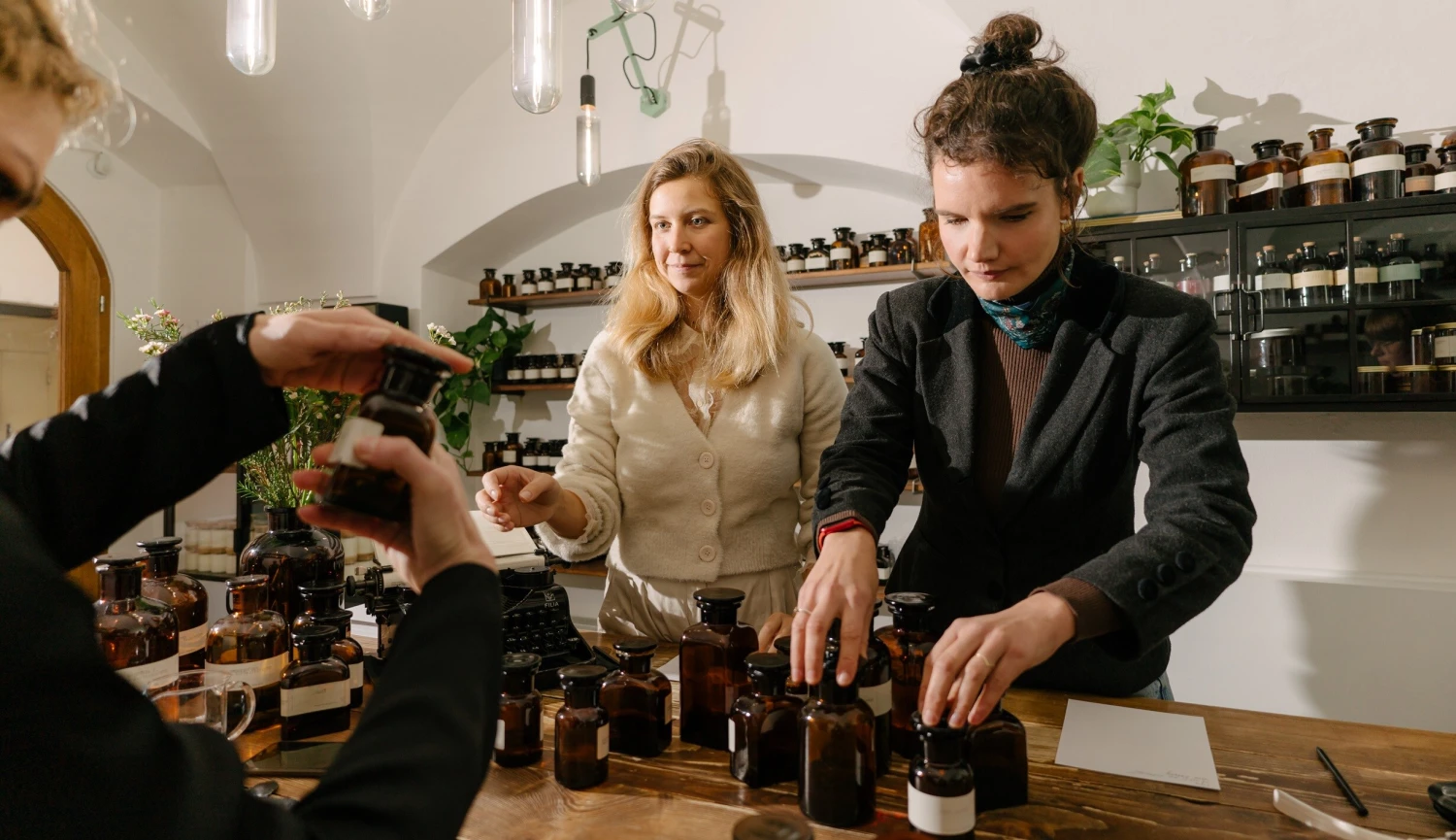 Vůně na míru. Jak se v Perfumed Prague mění parfémy v umělecká díla