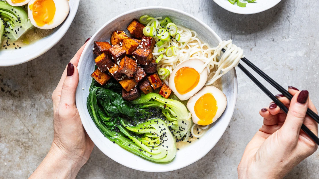Rychle, zdravě & bez masa. Ramen s&nbsp;tofu uvaříte za 20 minut