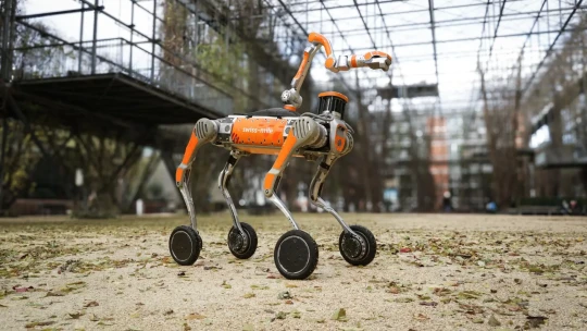 Bezos sází na roboty s umělou inteligencí. Čeká průlom podobný jako u&nbsp;e‑commerce