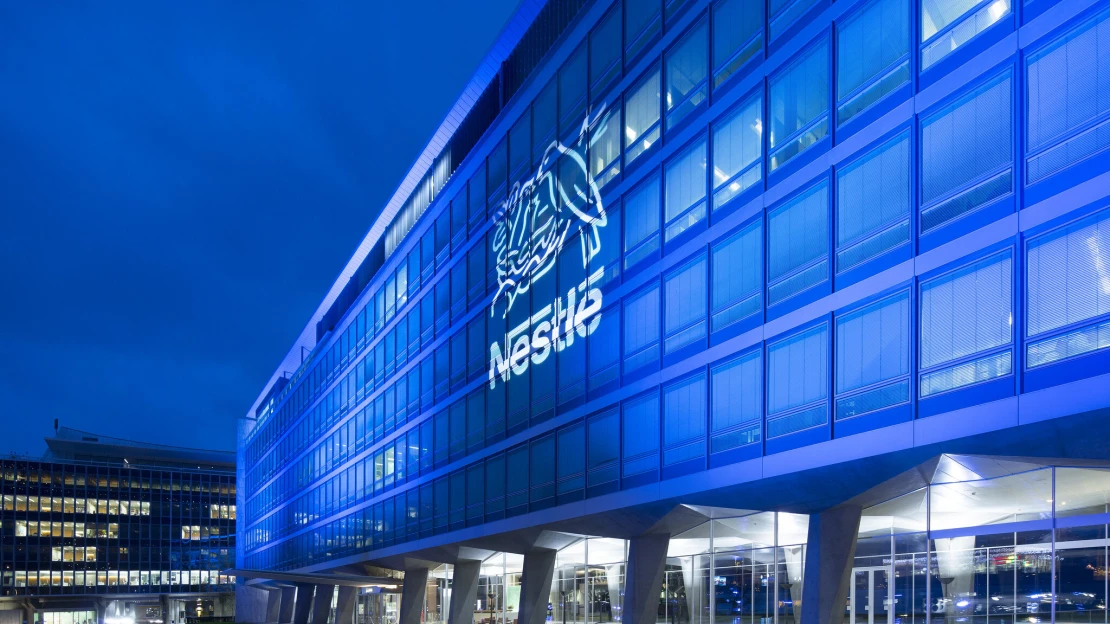 Další milenka, další vyhazov. Ředitel Nestlé odchází, zatajil vztah s&nbsp;podřízenou