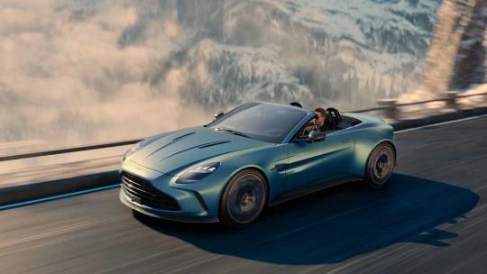 Letní sen s&nbsp;výkonem 665 koní. Aston Martin představil nový Vantage Roadster