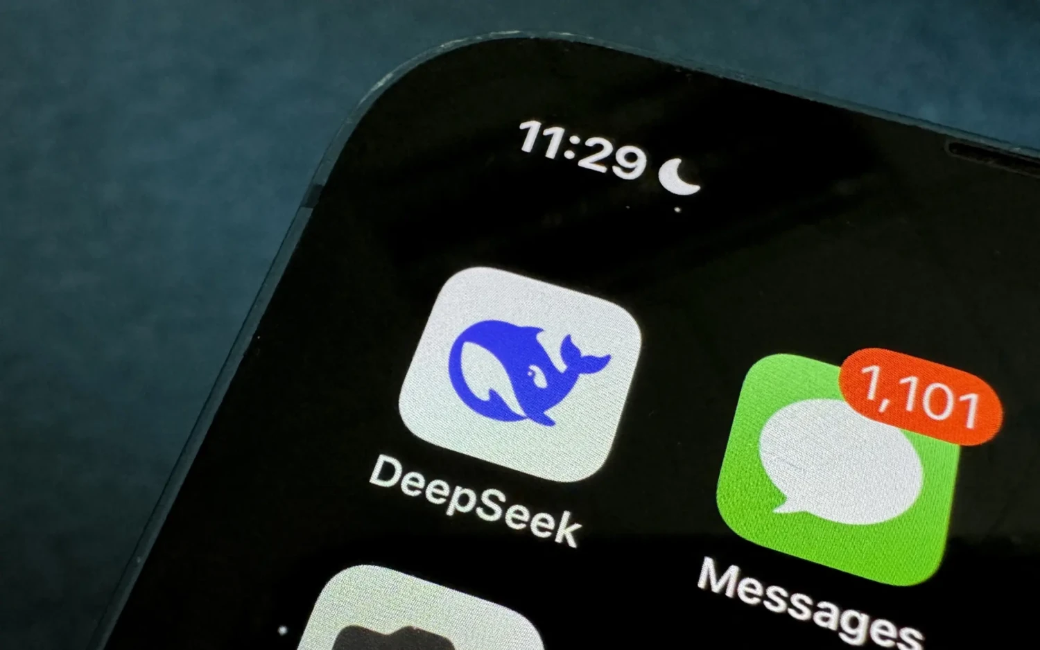 DeepSeek pro trénink neoprávněně použila výstupy OpenAI, tvrdí americká společnost