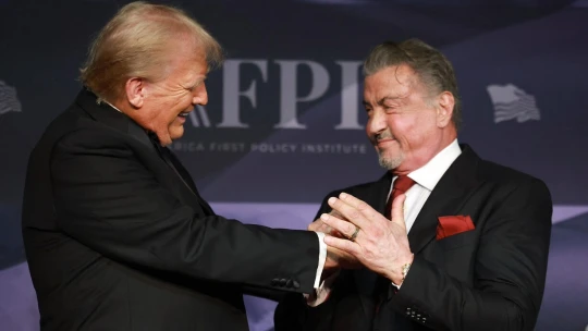 Filmové tváře po&nbsp;boku Trumpa. Stallone i&nbsp;Gibson byli jmenováni ambasadory pro Hollywood