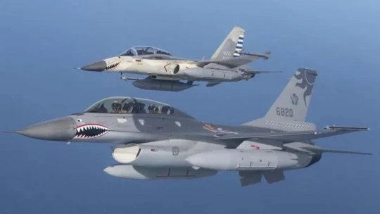 Čína provádí první letošní hlídku u Tchaj-wanu. Vyslala 22 letounů a&nbsp;stíhaček na kontrolu ostrova