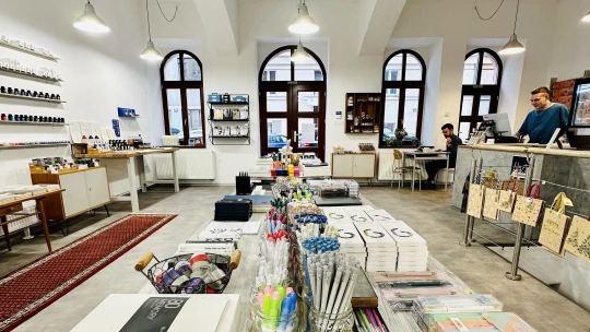 Podpořit detox i&nbsp;kreativitu. Kaš-mi-daš spojuje papírnictví s kavárnou