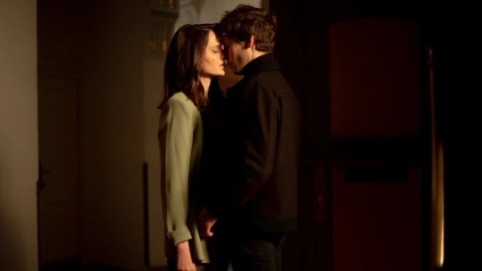Má ještě někdo rád takové filmy? Je tady love story, kterou vám režiséři (ne)rozbalí