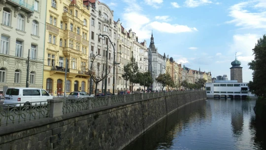 Daň z nemovitosti v roce 2025: Co se mění? Komu, kdy a kolik zaplatit?