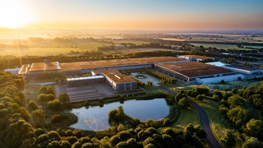 Rolls-Royce rozšiřuje továrnu v&nbsp;Goodwoodu. Investuje přes devět miliard korun