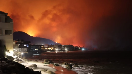 Požáry v&nbsp;LA už si vyžádaly 24 obětí. Meteorologové varují před dalšími plameny