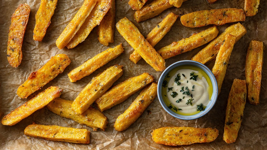 „Polentky“ aneb Polenta ve formě lákavých hranolek s&nbsp;uzeným sýrem