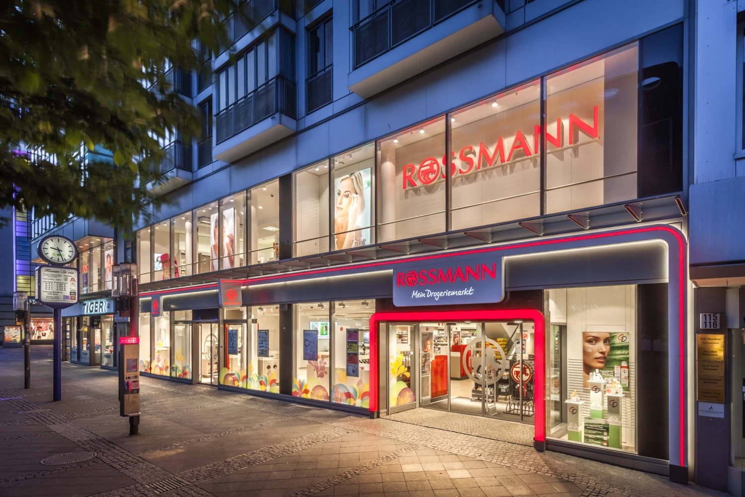 Síť drogerií Rossmann postaví u Prahy logistické centrum za půl miliardy