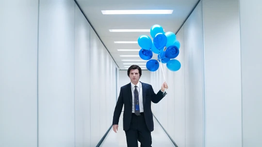 Seriálový zázrak je zpátky. Odloučení je fascinující studií na téma work-life balance