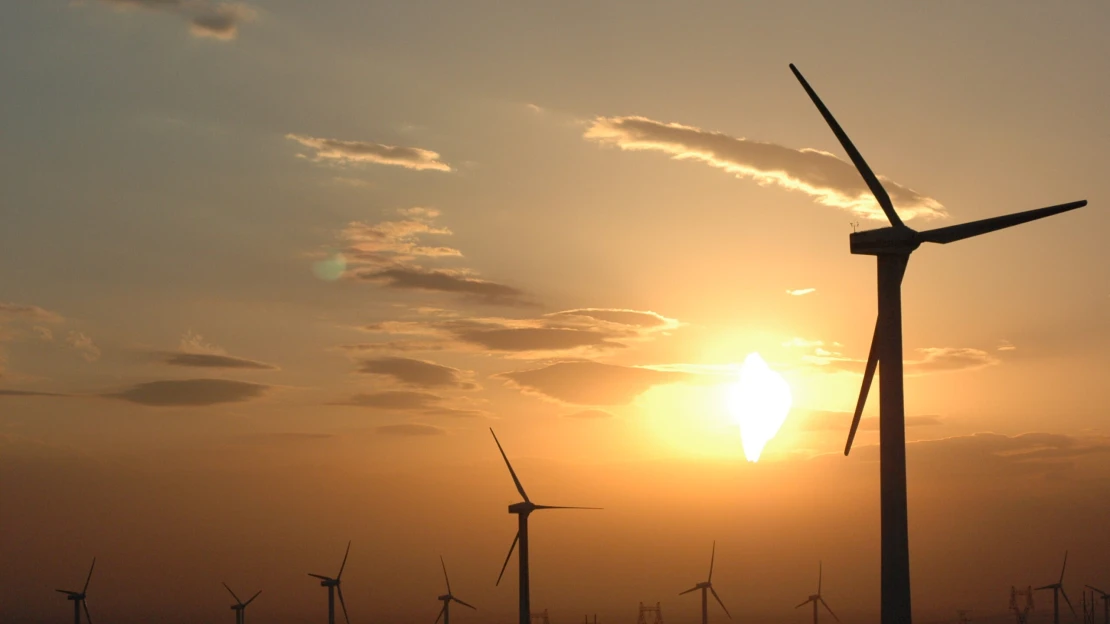 Čína táhne za lano udržitelnosti. Loni překonala vlastní rekord v instalaci obnovitelných zdrojů energie