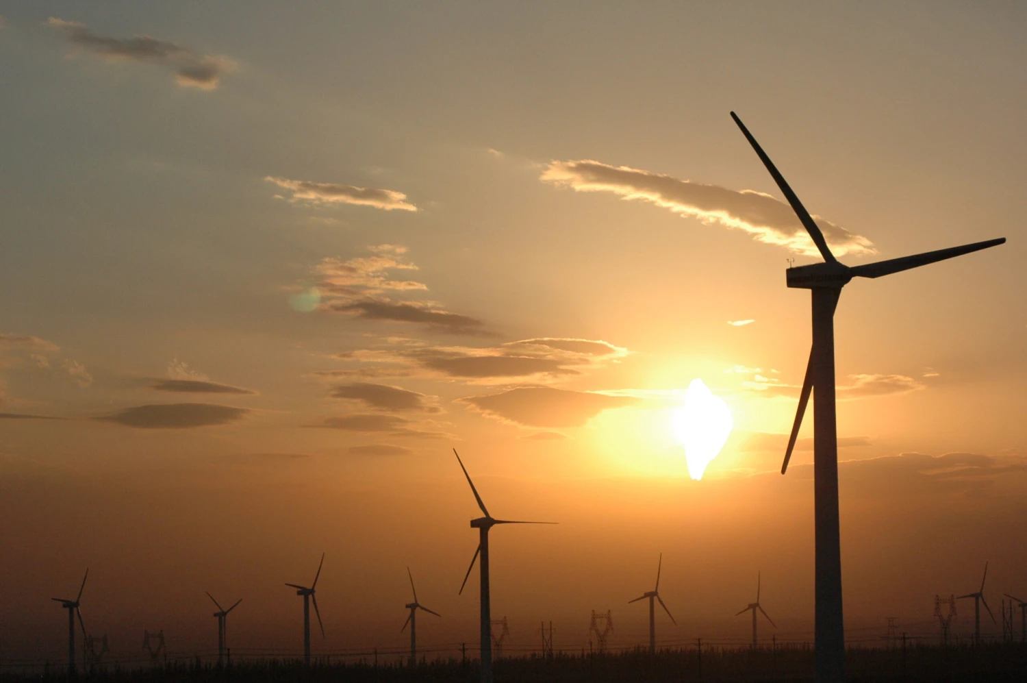 Čína táhne za lano udržitelnosti. Loni překonala vlastní rekord v instalaci obnovitelných zdrojů energie