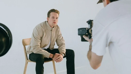 Rovnou do Pařížské. Člen výběru 30 pod 30 Jakub Kodl otvírá skleněnou galerii