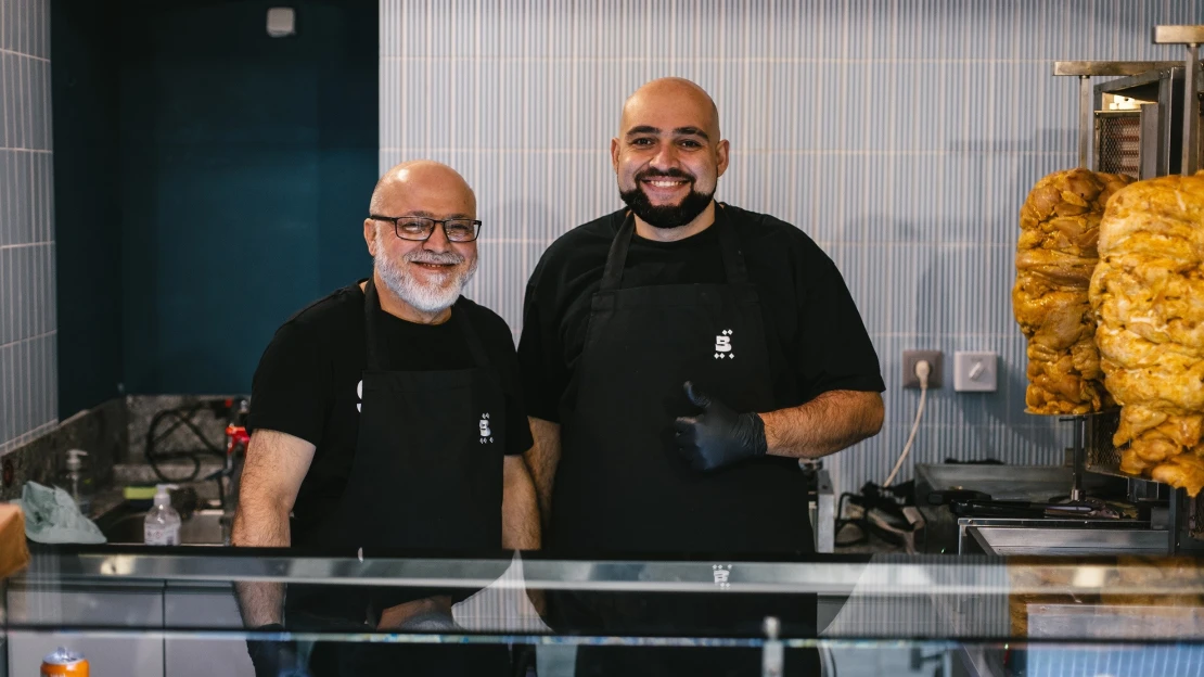 Malý podnik, velké fronty. Brno dobývá kebab s iráckým šéfem kuchyně
