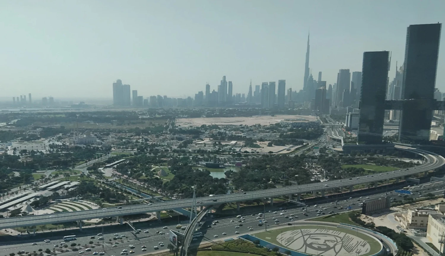 Pivo za stovky korun, ale také superlevný benzin. Kolik stojí život v Dubaji?