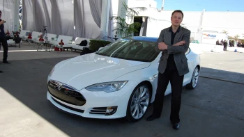 Jak se poslední kroky Elona Muska podepsaly na jeho podílu v automobilce Tesla?