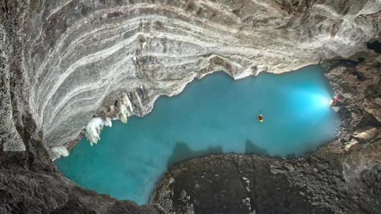 Jako tři sály Národního divadla. Češi v Albánii objevili obří podzemní jezero
