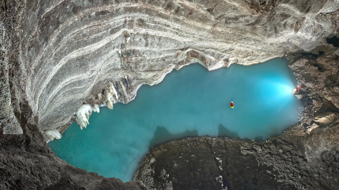 Jako tři sály Národního divadla. Češi v Albánii objevili obří podzemní jezero