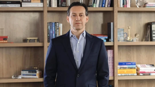 Texaský miliardář z chatrče radí: Mějte strach, že skončíte na mizině