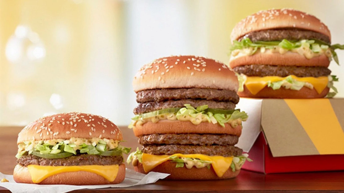Koruna vůči dolaru slábne. Big Mac index poukazuje na rostoucí podhodnocení české měny