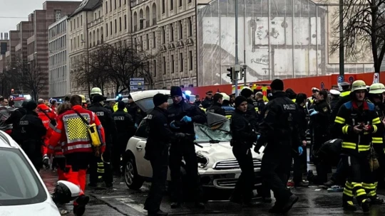 V Mnichově vjelo auto do skupiny lidí. Nejméně 28&nbsp;lidí je zraněných