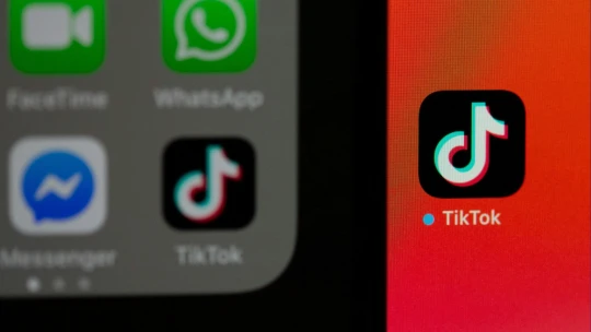 Bílý dům spustil svůj oficiální účet na čínské síti TikTok. I&nbsp;když ji chce zakázat