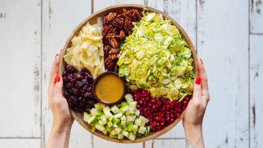 Dokonale sezonní. Křupavý kapustičkový salát je nabitý chutí i vitaminy