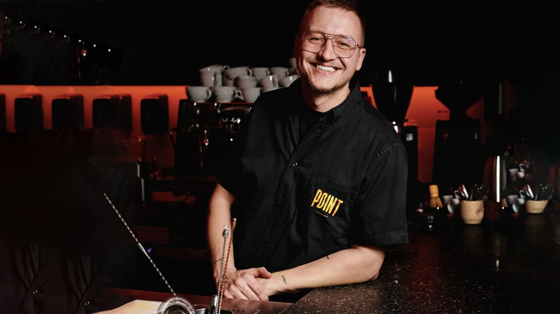Na drink a pizzu s Kafkou. Point Bar láká na vřelou atmosféru uprostřed Starého Města