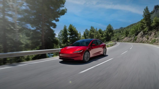 Češi přicházejí na chuť elektromobilům i&nbsp;z&nbsp;druhé ruky. Nejvíc kupovali Teslu Model 3