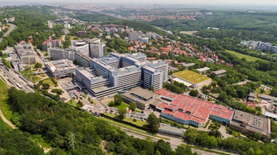 Policie zasahuje kvůli stavebním zakázkám v&nbsp;Motole. Zadržela ředitele Ludvíka