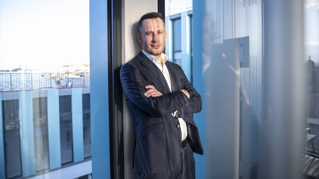 Špatné zprávy trh ustojí, horší je nejistota, říká finanční právník Petr Hudec