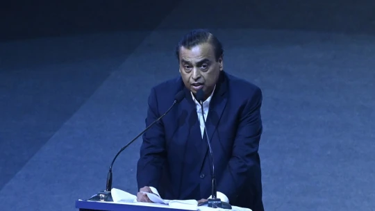 Firma nejbohatšího Inda končí s odběrem ruské ropy. Bílý dům krok podpořil