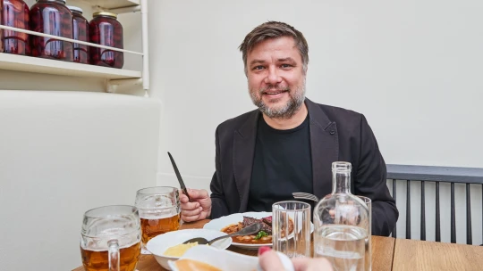 Ke stolu! Na obědě s grafickým designérem a tvůrcem projektu Identita Filipem Blažkem
