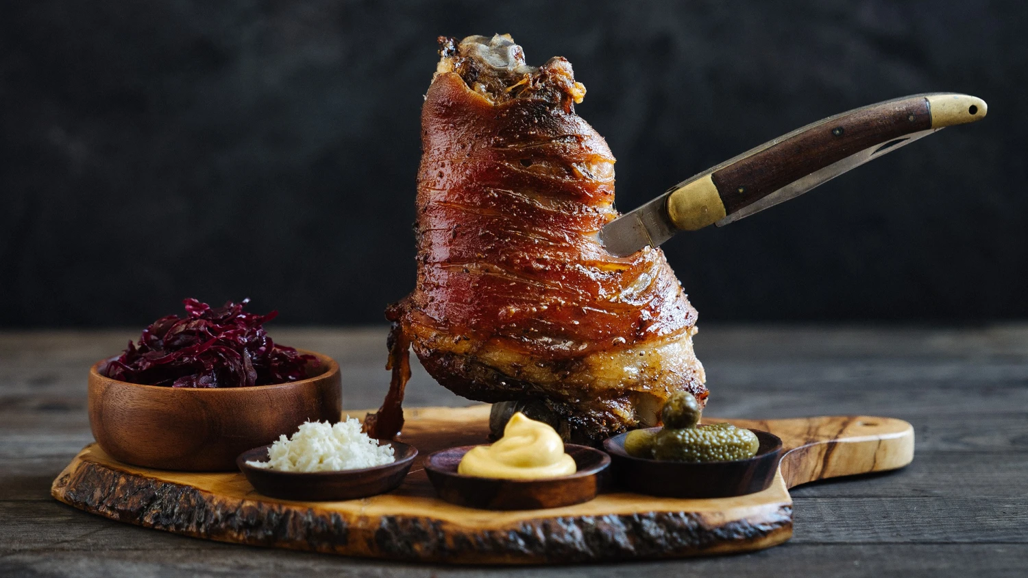 Kolagen pro dřevorubce. Oslavte Tučný čtvrtek pečeným kolenem