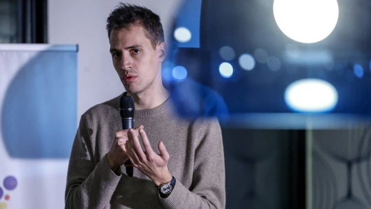 Mistral AI možná OpenAI do kapsy nestrčí, byznys ale chápe o&nbsp;něco lépe