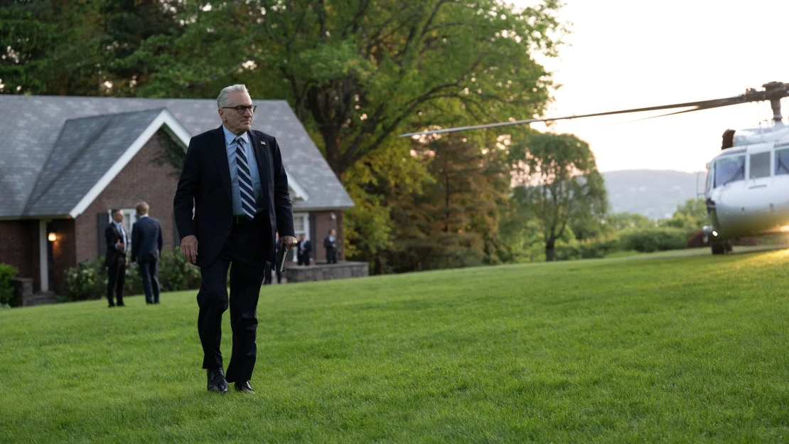 Když Robert De Niro řeší národní krizi. Netflix udělal z&nbsp;herecké legendy prezidenta