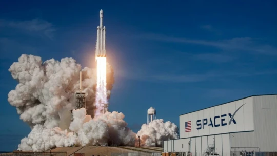 Musk plánuje v roce 2026 vyslat na rudou planetu loď Starship s&nbsp;robotem na palubě