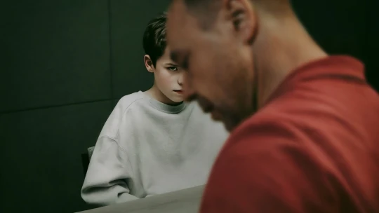 Seriál roku? Jednozáběrový Adolescent mohl do společnosti říznout ještě víc