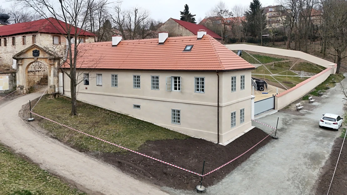 Usedlost Cibulka díky manželům Vlčkovým ožívá. Opravený je první dům