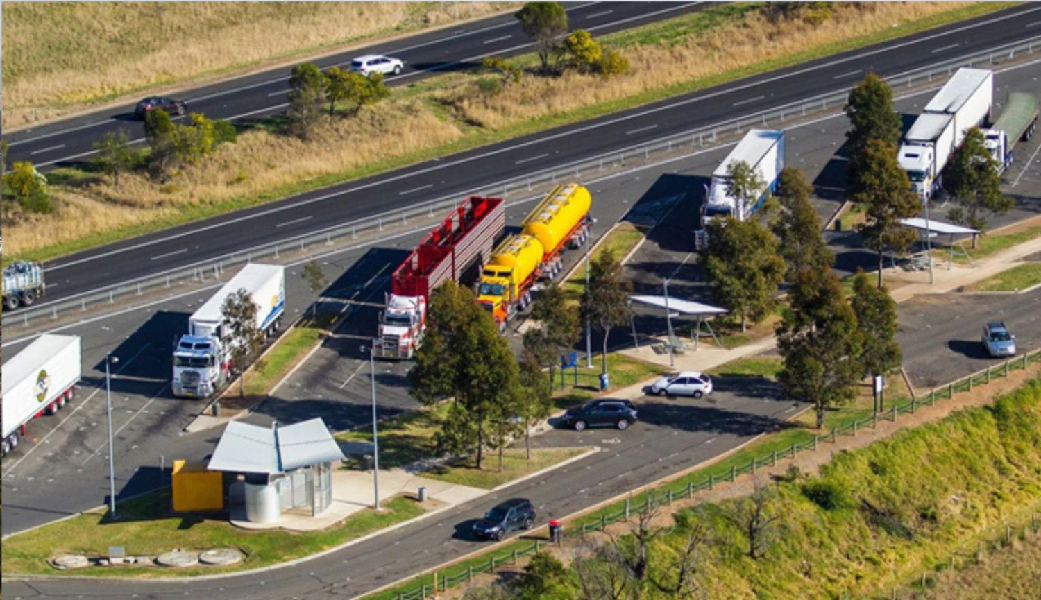 Miliardová investice do odpočívadel. U dálnic vzniknou nová parkovací místa, půlka pro kamiony