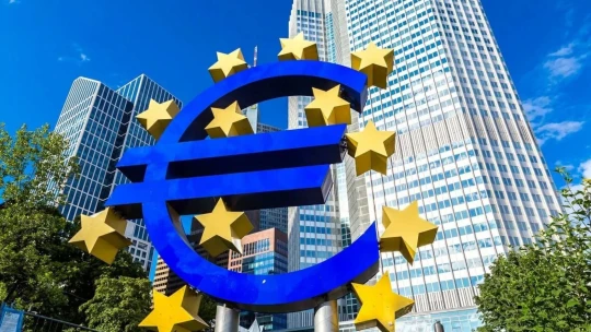 Evropská centrální banka snížila základní úrok o čtvrt procentního bodu. Chce podpořit hospodářský růst